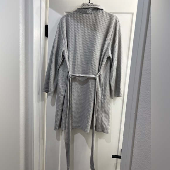 Gray Robe - Picture 3 of 5
